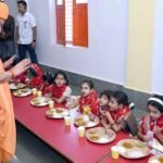 बेटियों के पांव पखार सीएम योगी ने की मातृ शक्ति की आराधना