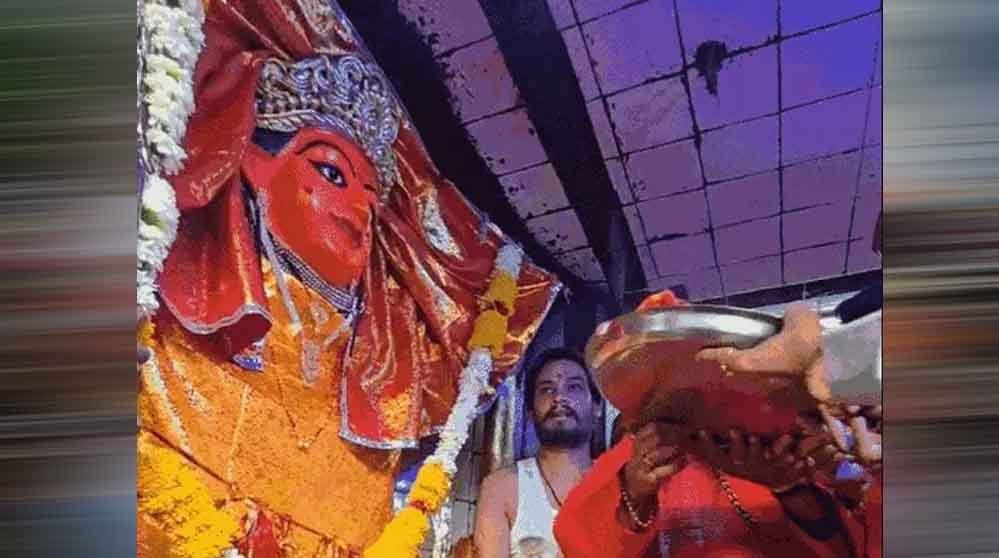 उज्जैन के 40 मंदिरों में मदिरा का भोग, आरती के बाद ढोल-नगाड़ों के साथ निकला दल