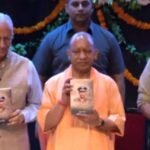 CM योगी ने वीरता पदक से सम्मानित किए पुलिसकर्मी, शहीद इंस्पेक्टर की पत्नी को भी सम्मान