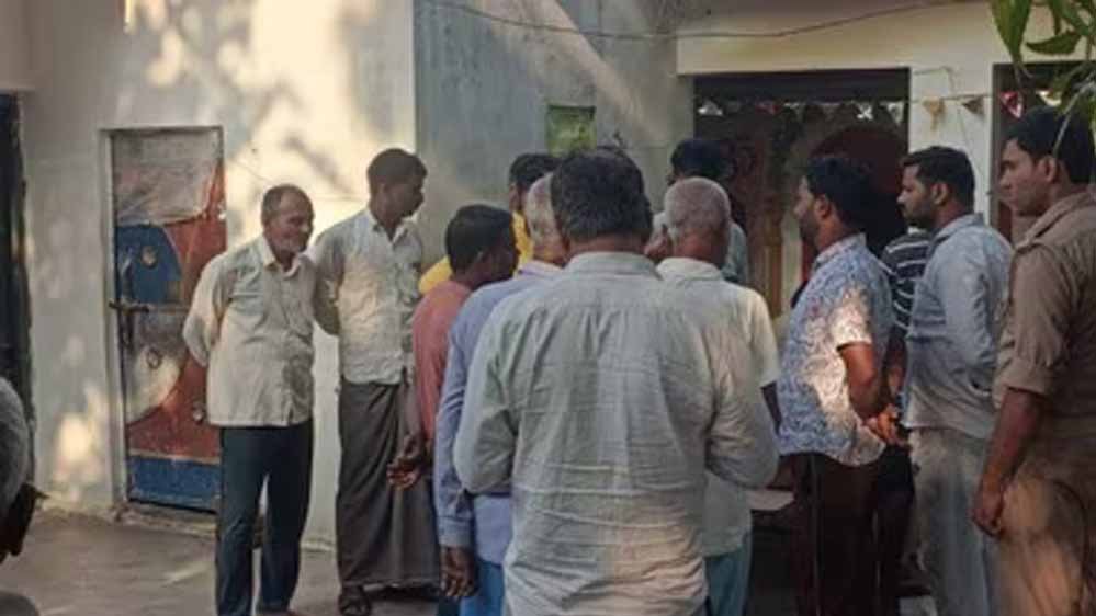 शाहजहांपुर में डबल मर्डर, मंदिर में दो साधुओं को जिंदा जलाने का आरोप