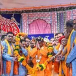योगी आदित्यनाथ की अगुवाई में निकली गोरक्षपीठ की भव्य विजयादशमी शोभायात्रा, जगह-जगह हुआ स्वागत