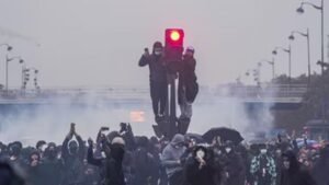 फ्रांस में महंगाई के खिलाफ हिंसक प्रदर्शन, पेरिस समेत कई शहरों में बवाल; 1,000 लोग हिरासत में