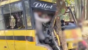 छत्तीसगढ़ में भीषण बस हादसा, पेड़ से टकराने पर 6  यात्रियों की मौत, 32 घायल
