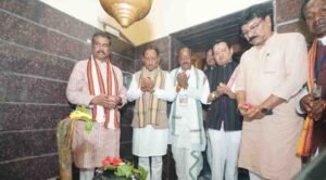 मुख्यमंत्री विष्णु देव साय ने रामचंडी मंदिर में पूजा-अर्चना कर प्रदेश की खुशहाली एवं सुख-समृद्धि की कामना की