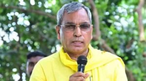 ‘EVM से चुनाव हो तो दिक्कत, बैलट पेपर से हो तो दिक्कत’, ओपी राजभर ने अखिलेश पर कसा तंज