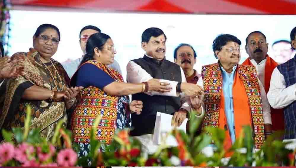 CM के रिमोट दबाते ही धार के सूखे खेतों तक पहुंची नर्मदा की धारा, 13 किमी दूर बहा पानी