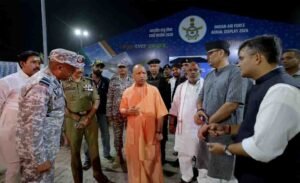 प्रधानमंत्री मोदी के आगमन और एयर शो के मद्देनजर मुख्यमंत्री योगी ने तैयारियों की समीक्षा की