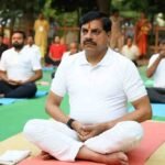 मुख्यमंत्री डॉ. मोहन यादव ने जामली (सेंधवा) के गायत्री धाम में किया योगाभ्यास