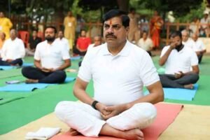 मुख्यमंत्री डॉ. मोहन यादव ने जामली (सेंधवा) के गायत्री धाम में किया योगाभ्यास