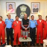 राज्यपाल रमेन डेका से एयर ऑफिसर कमांडिंग नंदा कुमार बाला ने की सौजन्य भेंट