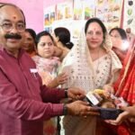 बच्चों के अंदर अपना बचपना ढूंढता हूं -उप मुख्यमंत्री