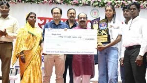 रायपुर : उप मुख्यमंत्री अरुण साव ने बहतराई खेल अकादमी के अंतरराष्ट्रीय पदक विजेता खिलाड़ियों का किया सम्मान, बढ़ाया हौसला