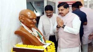 खादी अपनाएं, स्वदेशी अपनाएं : मुख्यमंत्री डॉ. यादव