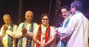 IIT BHU के दीक्षांत समारोह में कुमार मंगलम बिड़ला ने बांटे 124 मेडल, 62 छात्रों को मिला सम्मान