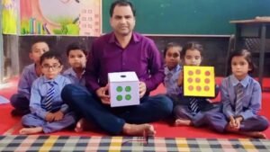 थर्माकोल के पेड़ से गणित, कागज से भाषा की पढ़ाई; इस शिक्षक की अनोखी क्लास ने जीता राज्य पुरस्कार