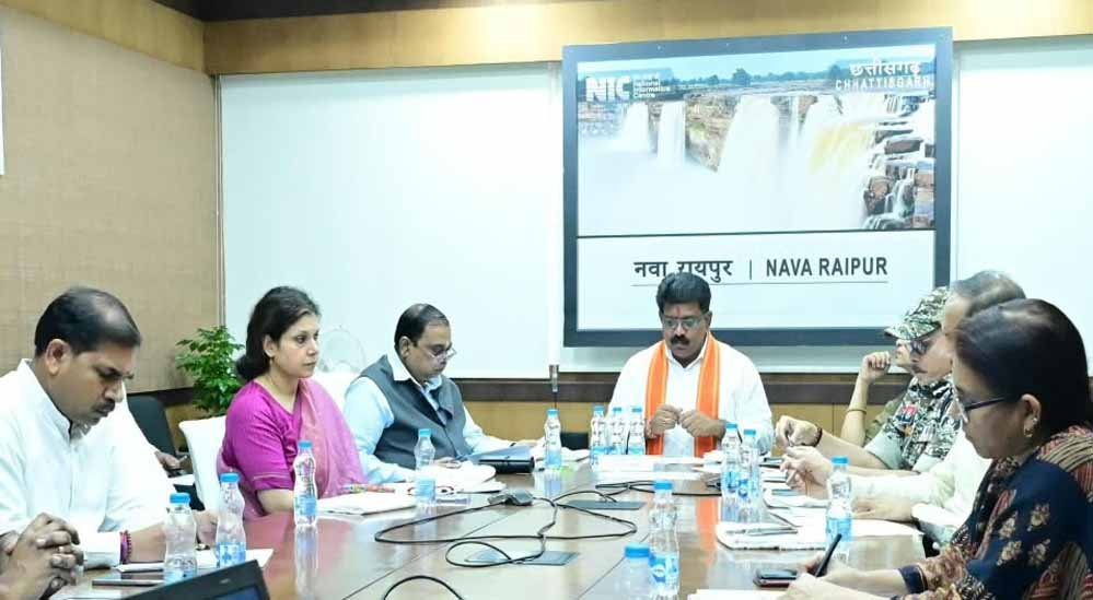 रायपुर : नक्सल प्रकरणों की वापसी के लिए प्रक्रिया में तेजी लाएं, 15 दिनों में जिला स्तरीय समितियों की बैठक करें – उप मुख्यमंत्री विजय शर्मा