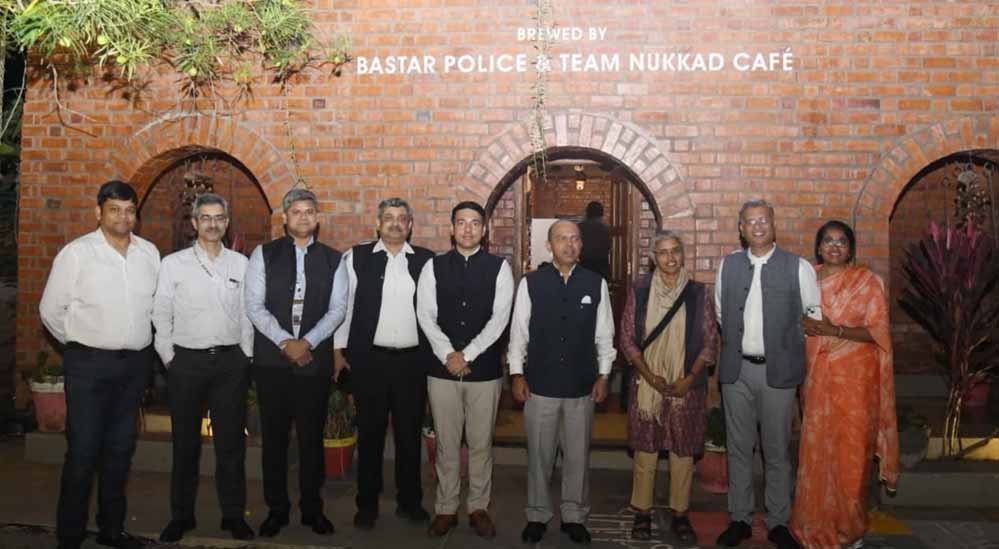 बस्तर में पुनर्वास और स्वावलंबन की मिसाल बना ‘पण्डुम कैफ़े’, केंद्रीय सहकारिता सचिव ने की सराहना