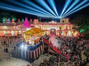 फूल रथ की परिक्रमा से जीवंत हुई बस्तर दशहरा की सदियों पुरानी परंपरा