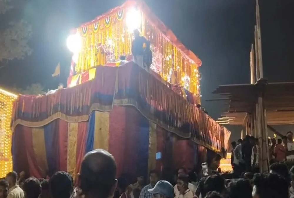 बस्तर दशहरा: फूल रथ खींचने पर ग्रामीण-पुलिस में झड़प