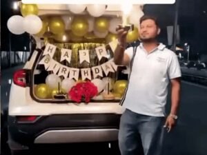 CG में नायब तहसीलदार का सड़क पर आतिशबाजी के साथ बर्थडे सेलिब्रेशन