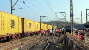 बस्तर में भारी बारिश और भूस्खलन से रेल यातायात प्रभावित, ट्रेनें और मालगाड़ियां थमीं