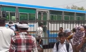 हिसार में रोडवेज कर्मचारियों का चक्का जाम, हरियाणा के 83 रूटों पर बस सेवा ठप