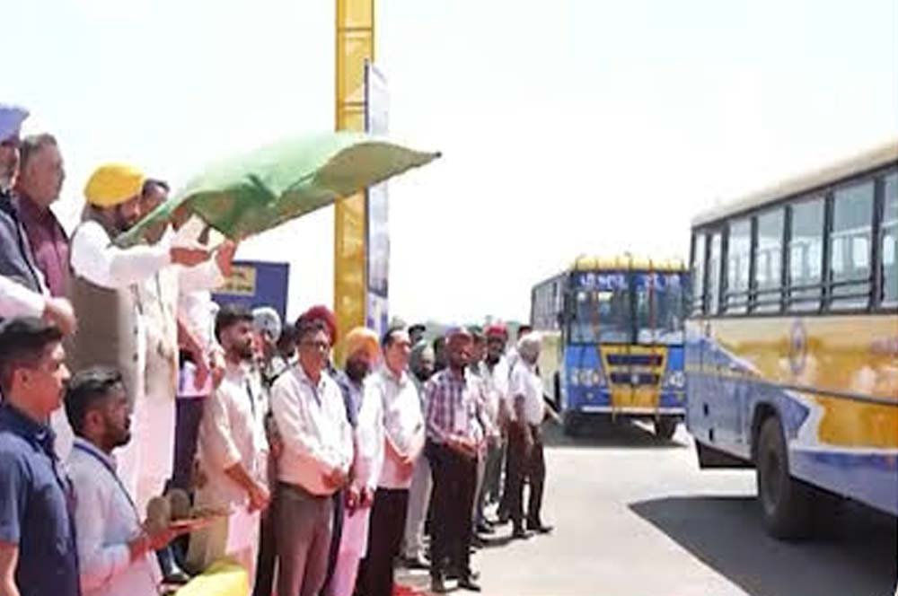 पंजाब में ग्रामीण परिवहन को मिलेगी रफ्तार, CM भगवंत मान ने सौंपी 100 मिनी बसें