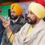 मानसा में मृतक दलजीत के परिवार से मिले पूर्व CM चरणजीत चन्नी, पुलिस कार्रवाई पर जताई नाराजगी