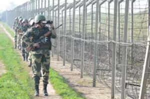 पंजाब बॉर्डर पर BSF की बड़ी कार्रवाई, घुसपैठ कर रहे 2 पाकिस्तानी ढेर