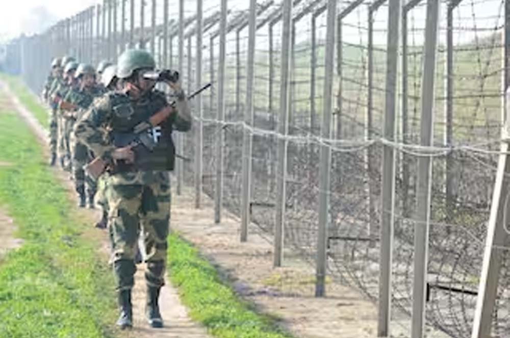 पंजाब बॉर्डर पर BSF की बड़ी कार्रवाई, घुसपैठ कर रहे 2 पाकिस्तानी ढेर