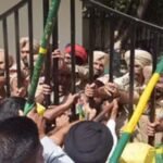 पटियाला में पुलिस-किसानों के बीच झड़प, मिनी सचिवालय के सभी गेटों पर जड़े ताले
