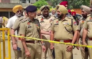 अजनाला गोलीकांड में घायल ASI निकले भाई के कत्ल के गवाह, अस्पताल में मिलने पहुंचे DGP