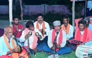 माता की भक्ति में रमे उप मुख्यमंत्री  विजय शर्मा, हाथों में मंजीरा लेकर ग्रामीणों के साथ गाए जसगीत