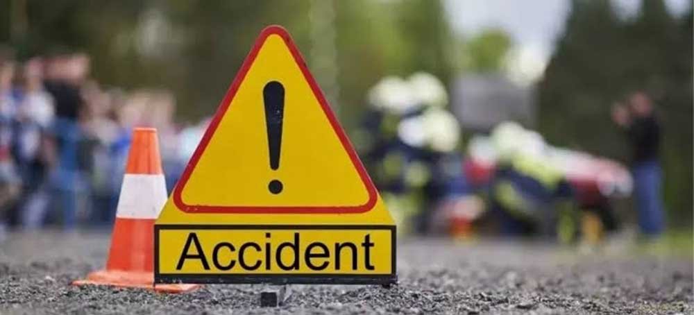 दतिया में भीषण सड़क हादसा: डंपर ने बस को पीछे से मारी टक्कर, 24 यात्री घायल