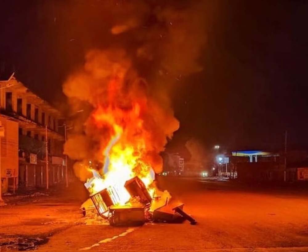 मणिपुर में फिर भड़की हिंसा, सात की मौत; धमाके में 3 CRPF जवान घायल