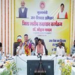 मुख्यमंत्री डॉ. यादव ने समाधान ऑनलाइन में समस्याएं सुनकर किया निराकरण
