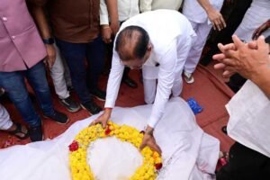 मुख्यमंत्री  विष्णुदेव साय ने स्वर्गीय विधायक  डोमनलाल कोर्सेवाड़ा को दी अंतिम विदाई