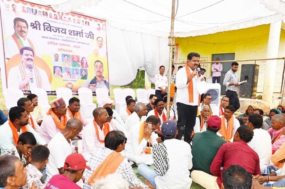 उप मुख्यमंत्री  विजय शर्मा ने कबीरधाम के वनांचल ग्रामों में लगाई चौपाल