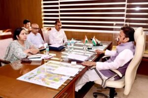 स्वास्थ्य सेवाओं में लापरवाही बर्दाश्त नहीं: डिप्टी CM शुक्ल