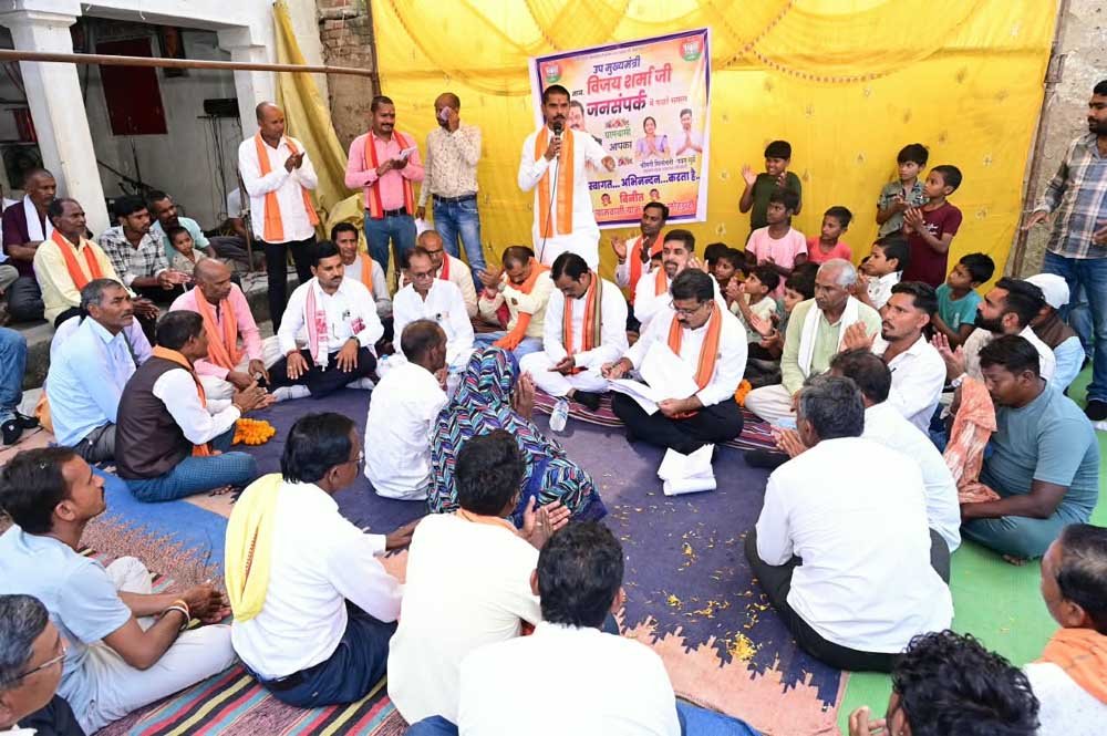 उपमुख्यमंत्री  विजय शर्मा ने ग्राम लोहझरी में ग्रामीणों के बीच बैठकर किया सीधा संवाद