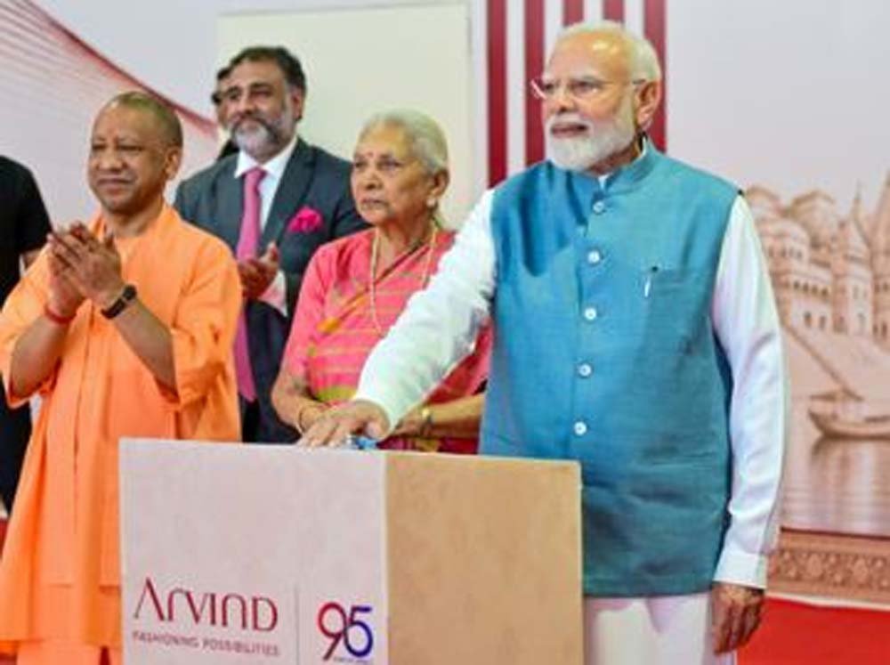 बेटियों की सुरक्षा का भरोसा देख प्रधानमंत्री मोदी बोले- योगी जी को थैंक्यू बोलो