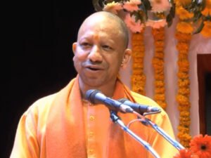 धन के लिए धर्म नहीं त्यागूंगा, छिड़ गया युद्ध तो बम-गोले भी दागूंगा : मुख्यमंत्री योगी आदित्यनाथ